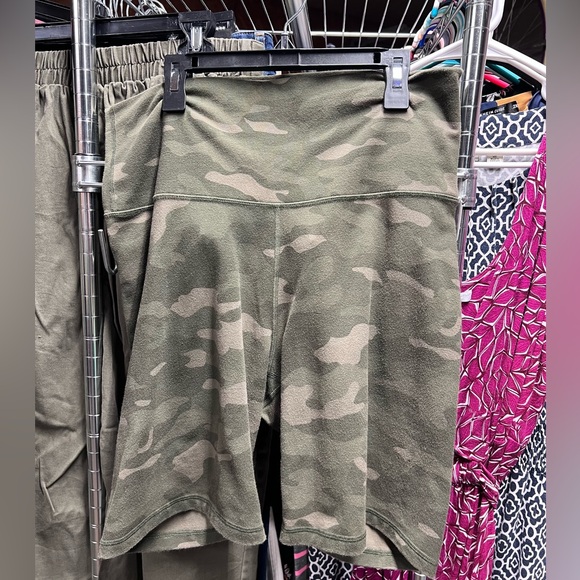 Womens Old navy bike shorts size XL - Picture 1 of 3
